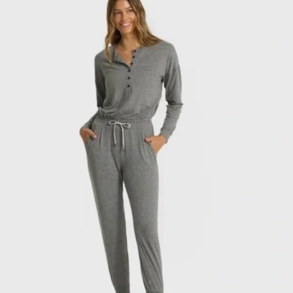 Vuori dark charcoal almost black  Knit Top